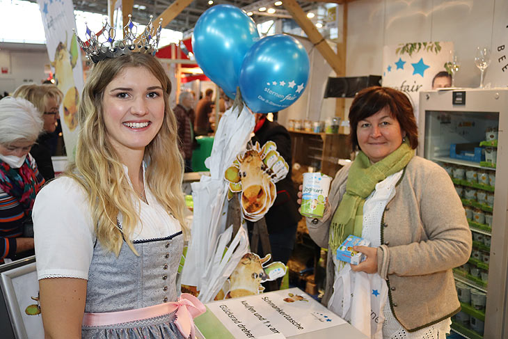Die Bayerische Milchkönigin Veronika Gschoßmann am Stand des Milchvermarkters Sternenfair (©Foto.Martin Schmitz)